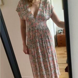 Chic Floral Midi Dress with V-Neck